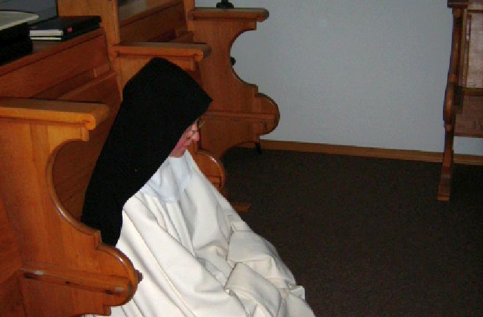 Schwester bei der Nachtwache