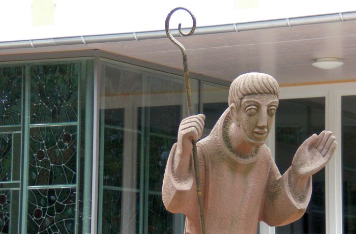 Sankt Bernhard begrüßt die Gäste